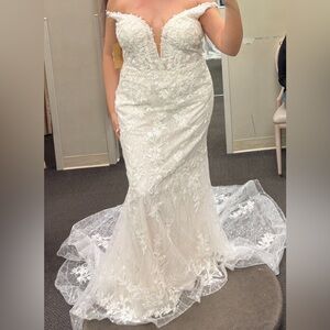 Elegant White Lace Wedding Dress